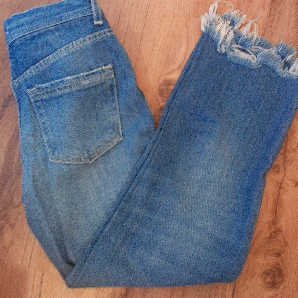 We The Free Distressed Frayed Hem Crop Jeans | Medium Wash Straight Waist 24